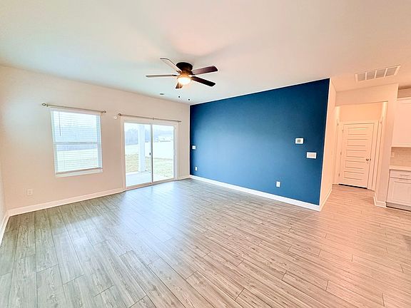 5th image of 220 Coulter Ct