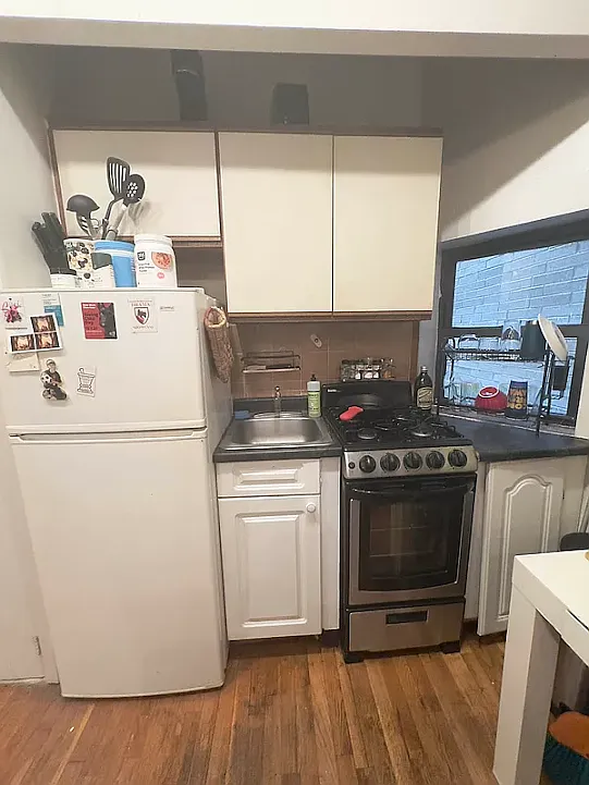 Building Photo - 453 W 46th St #3C