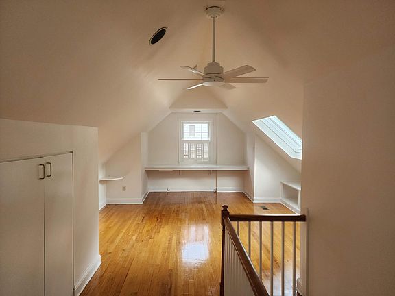 SECOND FLOOR BEDROOM SUITE