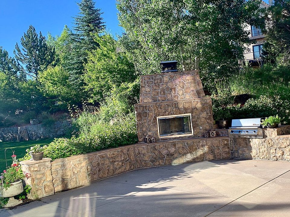 Outdoor Fireplace/Grill