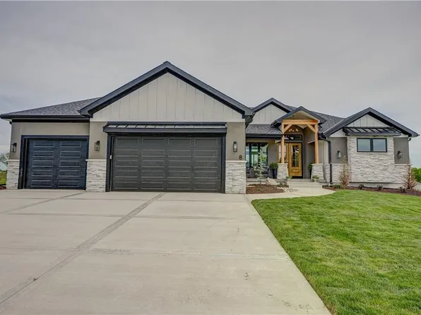 8 S Buffalo Ridge Ct, Lake Winnebago, MO 64034
