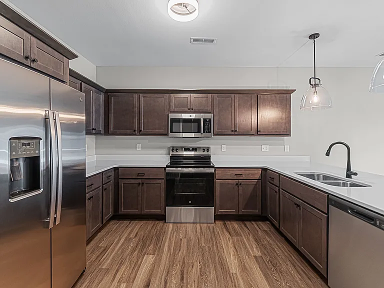 Madison Ave Condos — Photo 37