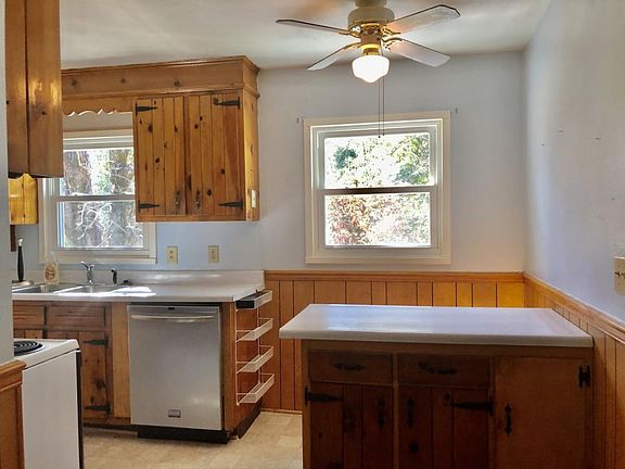 5th image of 301 Blue Bonnet Dr