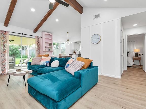 5th image of 2718 Lazy Spring Dr
