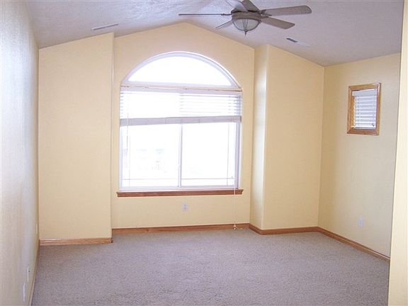 5th image of 1817 W Camelot Dr