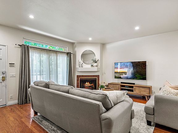 2nd image of 14351 Magnolia Blvd APT 4
