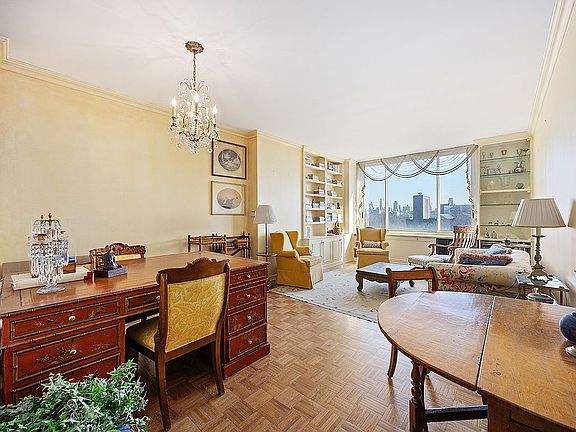 2nd image of 101 W 79th St APT 8F