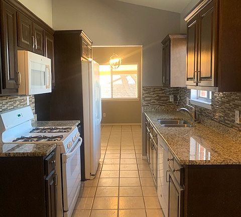 2nd image of 1427 Lost Pines Ln