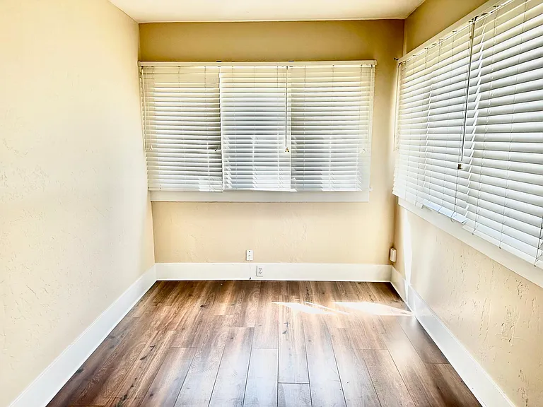 1257 N Thorne Ave — Photo 19