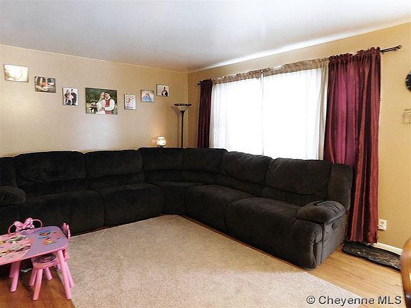 2nd image of 1862 Oxford Dr