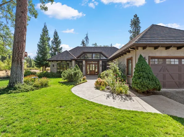 903 Nicklaus Ln, Grants Pass, OR 97526