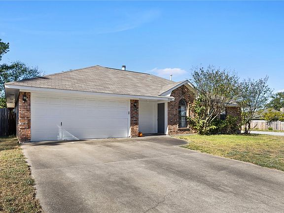 2nd image of 3200 Bahia Dr