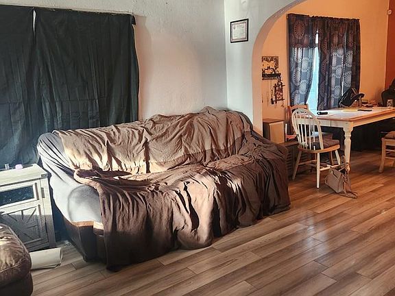 4th image of 1136 E Routt Ave
