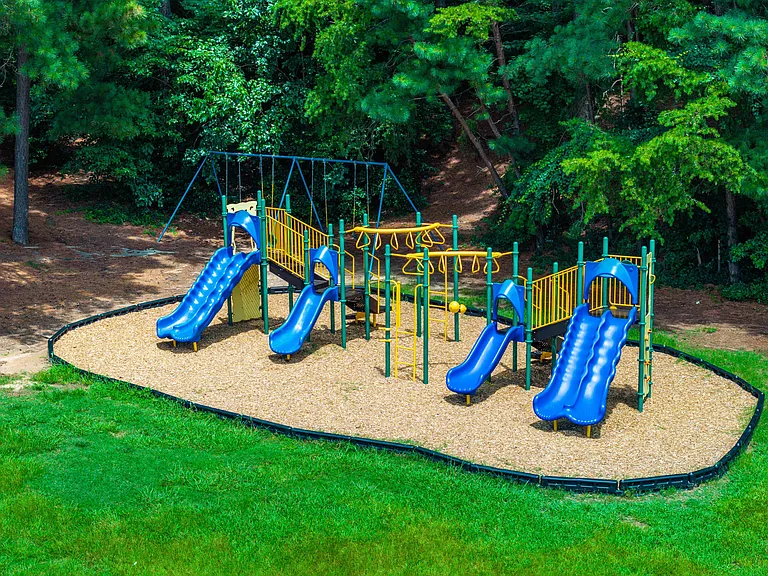 Duke Manor — Photo 10