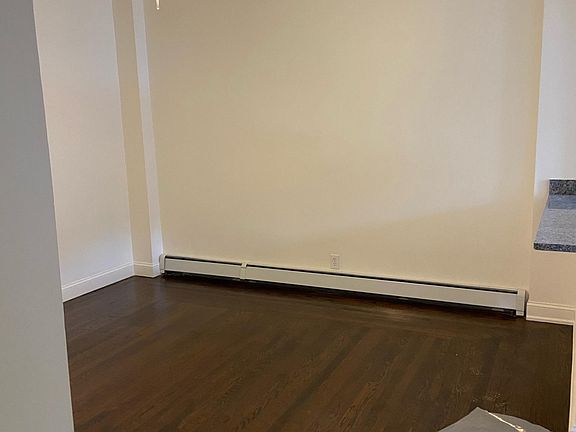 3rd image of 384 Greenwich Ave #1