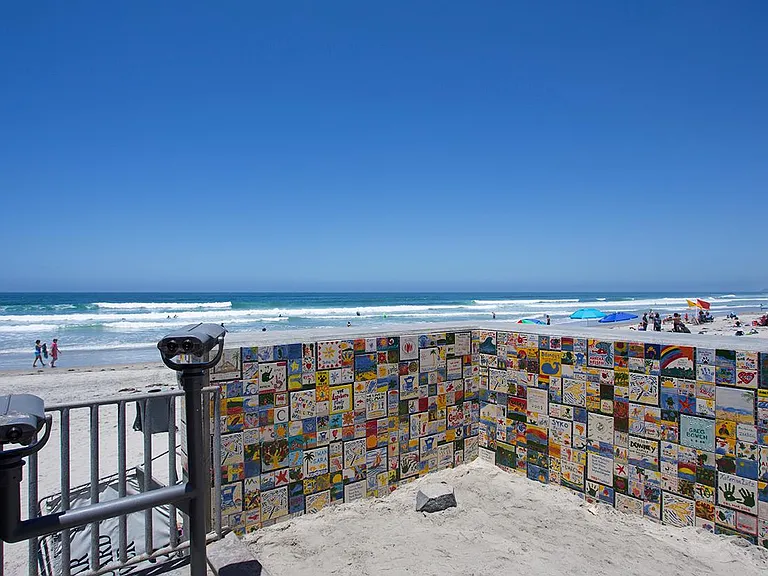This is a viewpoint by the lifeguard station located at 17th Street