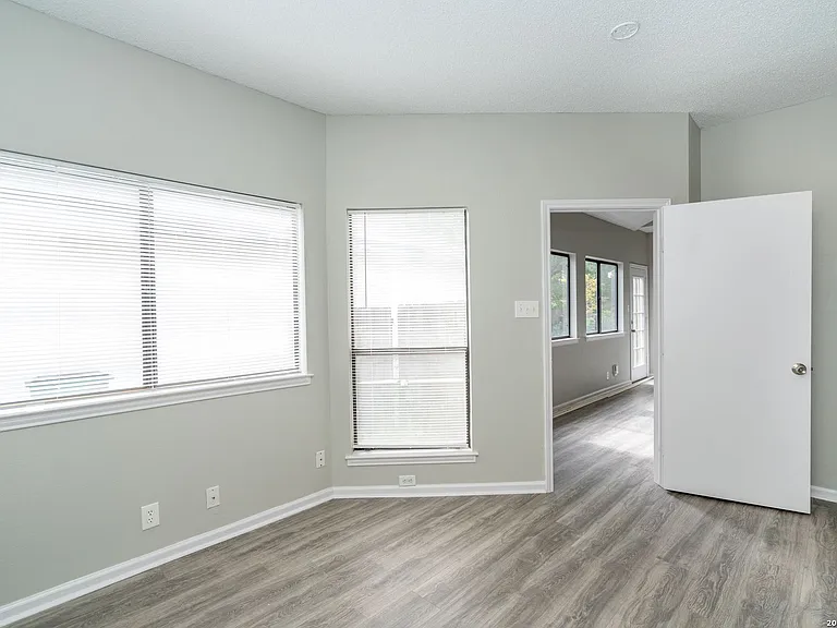 2826 Village Pkwy — Photo 29