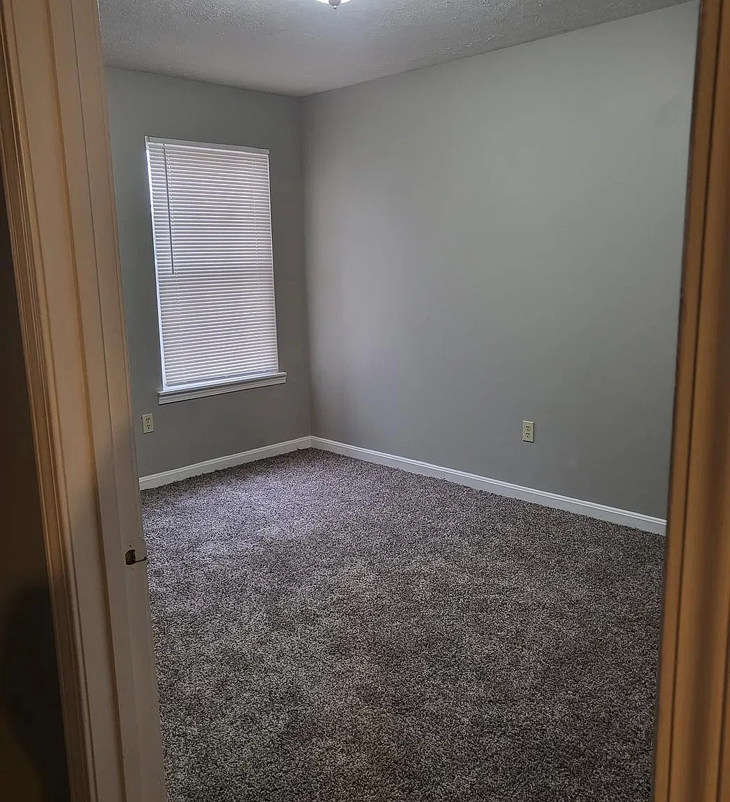 Snively Apartments — Photo 3