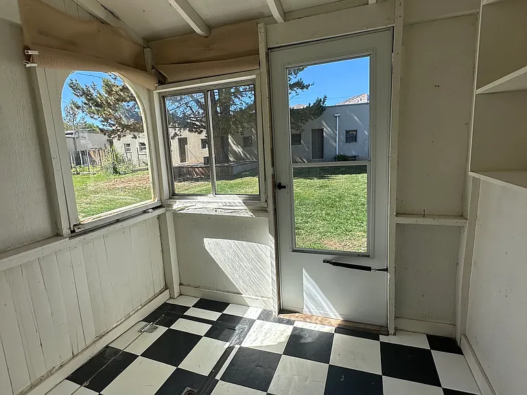 1823 E 2nd Ave — Photo 10