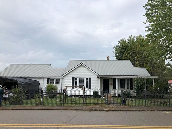 4th image of 32 E Linden Ave