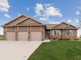 5242 Springbrook Dr, Ames, IA 50014