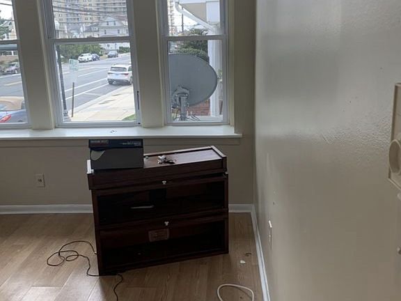 4th image of 4705 Atlantic Ave #4