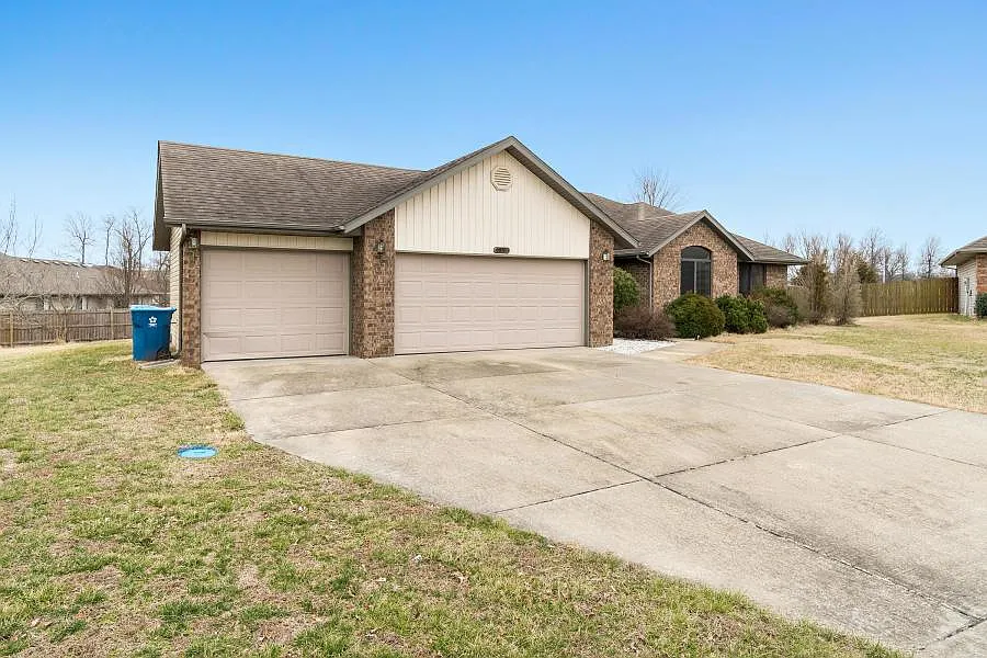 4 bed, 1632 sqft, $1,775 — Photo 2