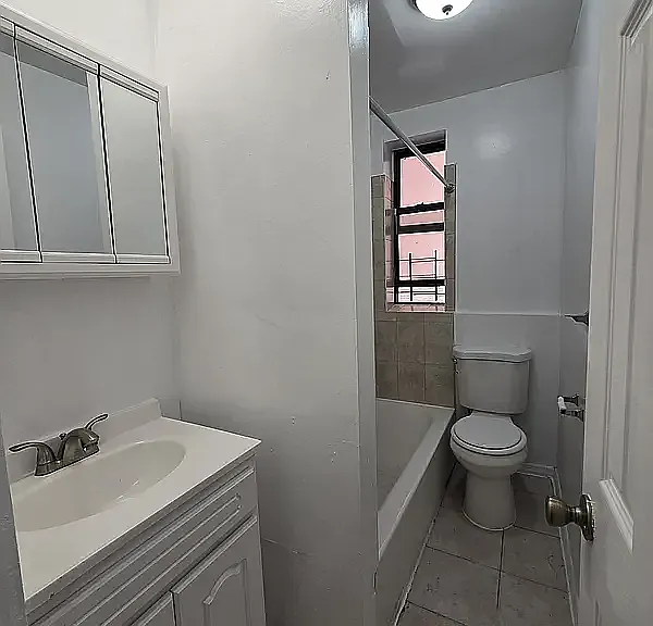 2070 Arthur Ave #1C — Photo 5