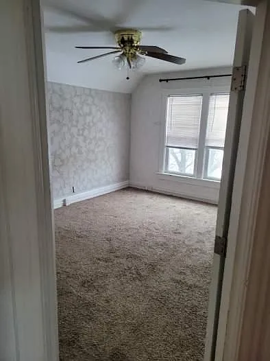 347 N Oakwood Ave #UPPER — Photo 10