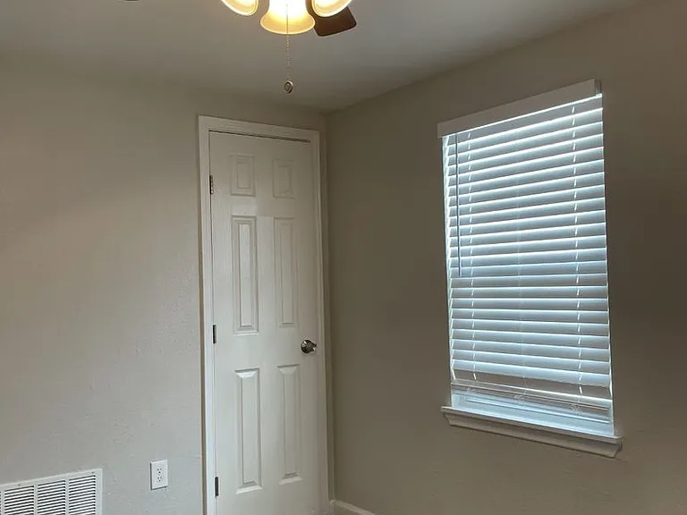 202 W Langley Blvd — Photo 4