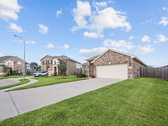2nd image of 107 Brazos Dr
