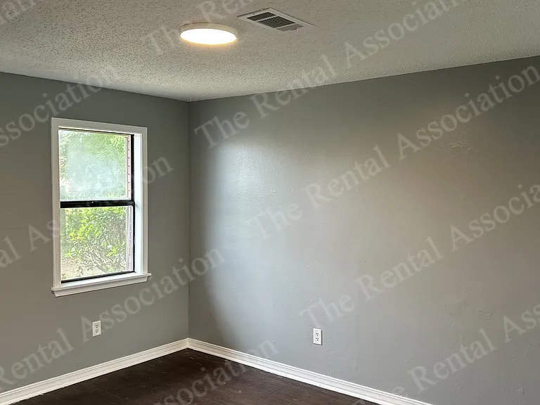 1910 Illinois Ave — Photo 13