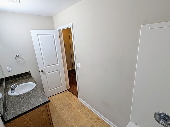 4th image of 418 Valdez Ct