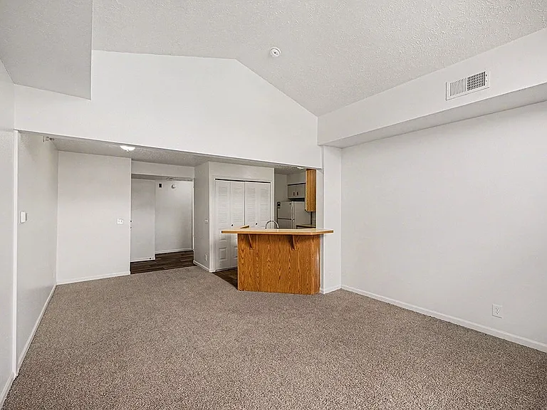 Brentwood Park Apartments — Photo 14