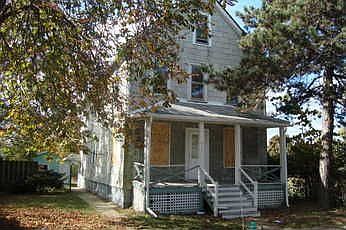 2nd image of 714 S Victory St