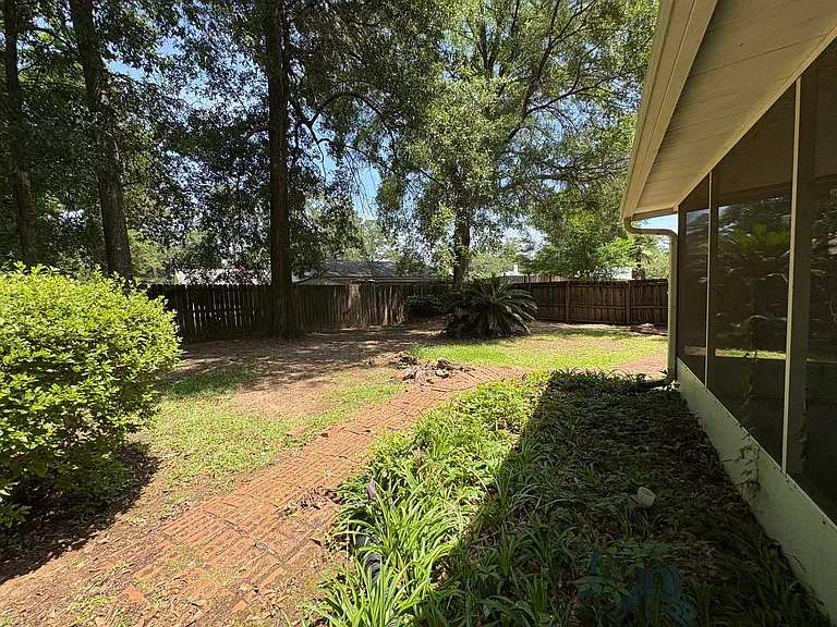 460 Merlin Ct — Photo 27