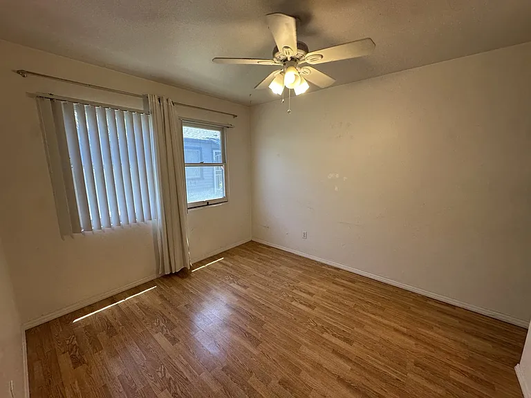 1258 1/2 Thomas Ave — Photo 5