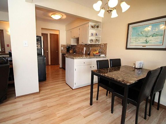 3rd image of 300 Foxwood Dr