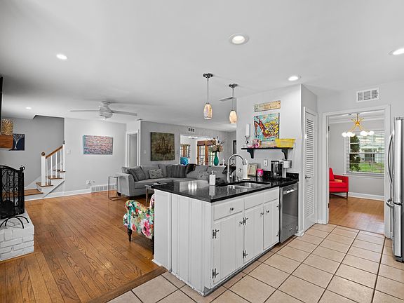 4th image of 1557 W Crestwood Dr