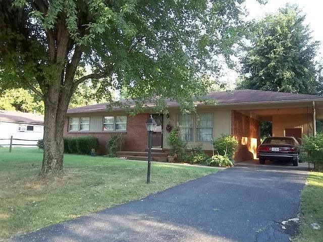 1st image of 240 Alvey Dr