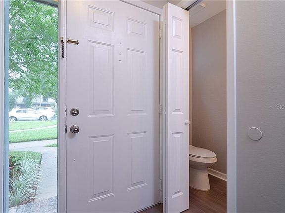5th image of 938 Congress Ct