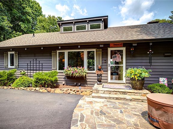 3rd image of 190 Meadow View Road