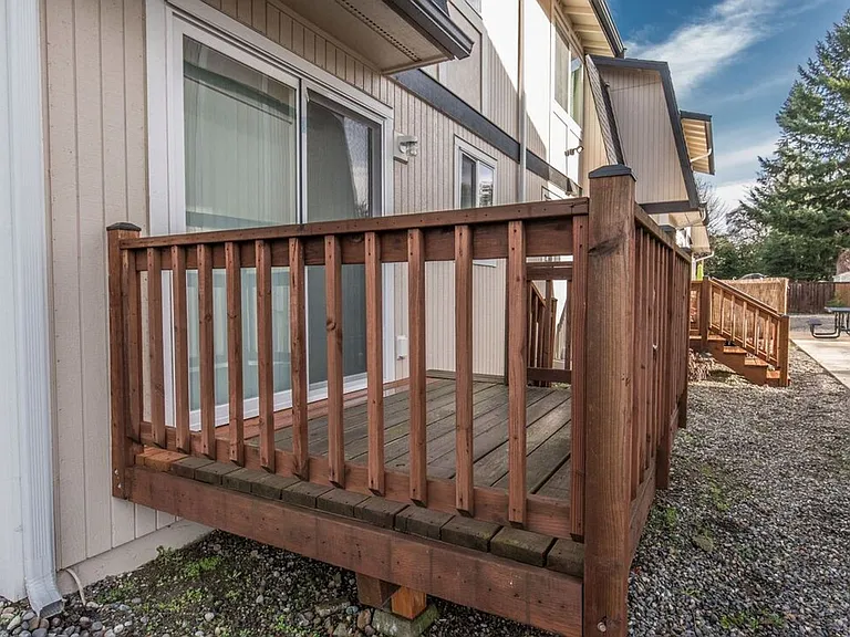 Devonshire Townhomes — Photo 25