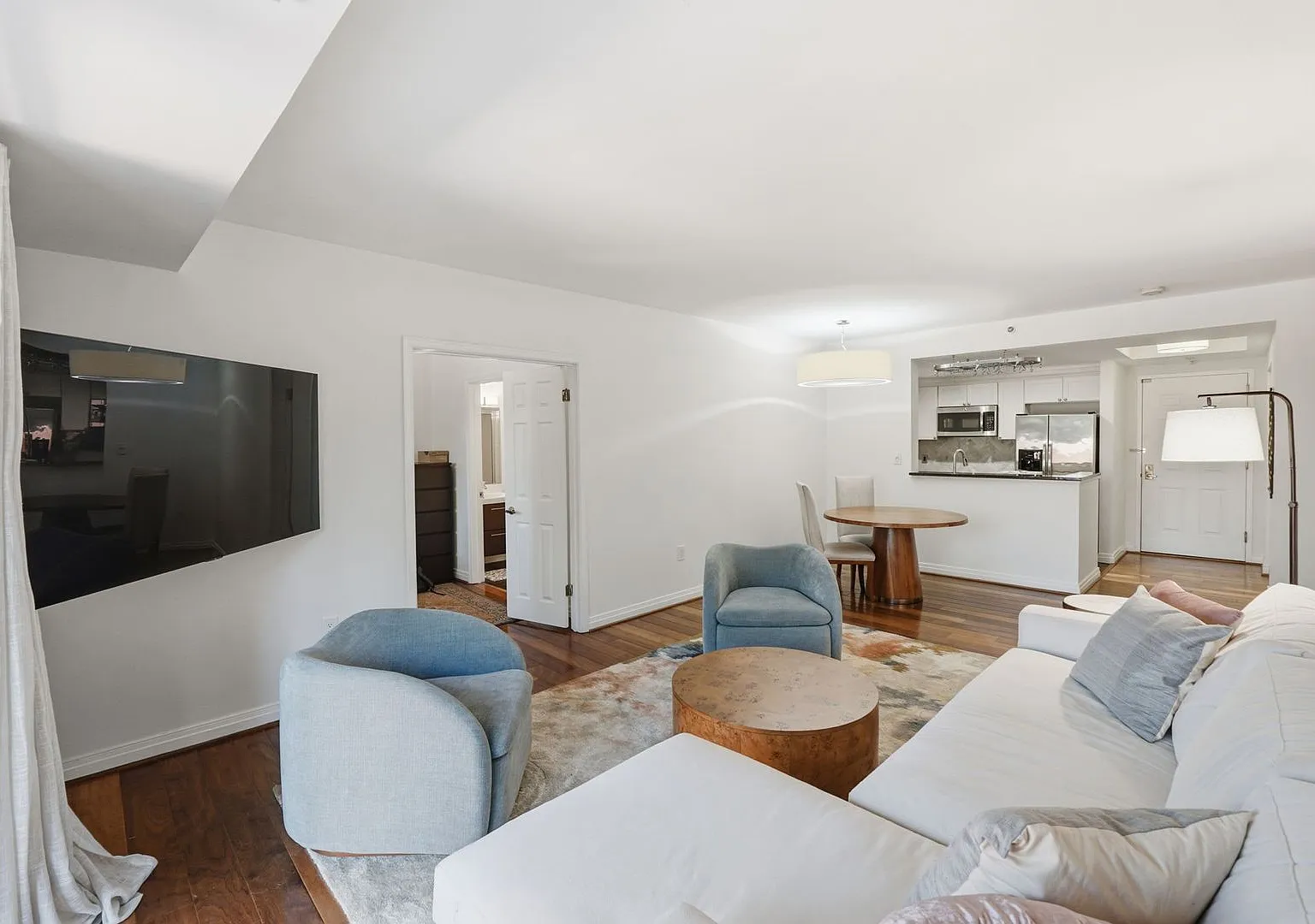 Luxury West End Condo with 400 SF Private Terrace! — Photo 4