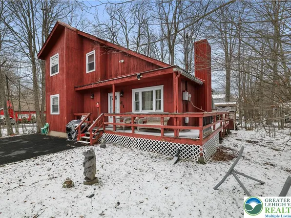 2638 Foxledge Dr, Tobyhanna, PA 18466