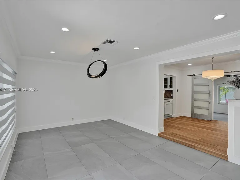 213 NE 43rd St — Photo 5