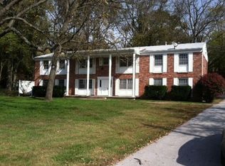 5882 S Woodcliffe Dr, Springfield, MO 65804