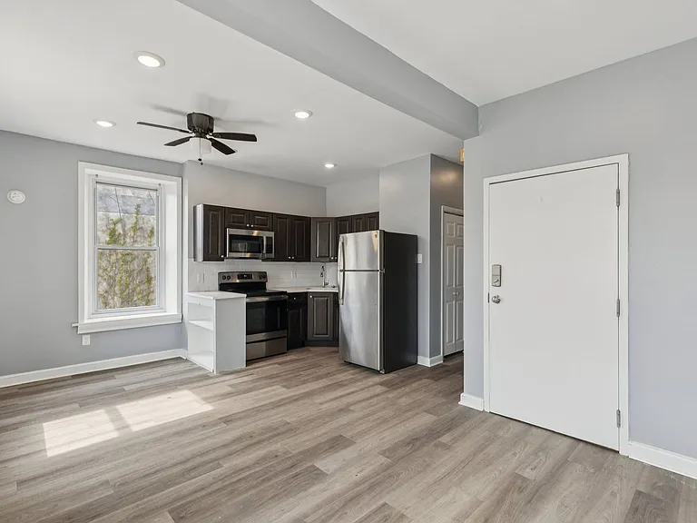 21 E Price St — Photo 17