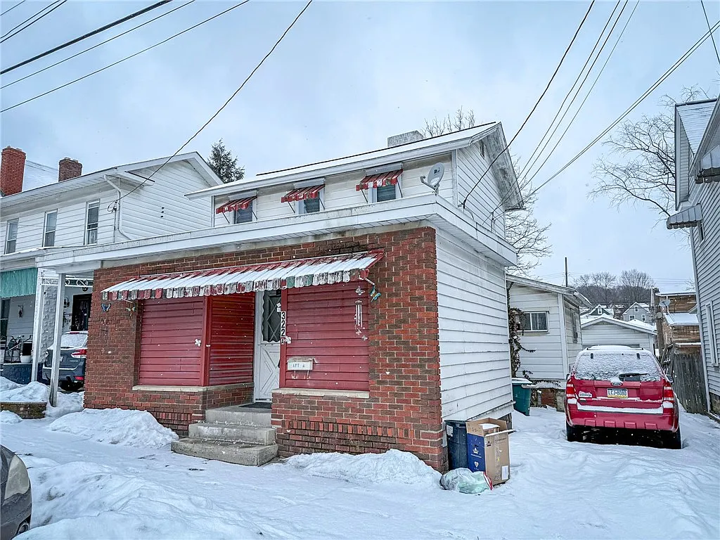 322 E Locust St photo 1