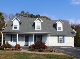 3537 N Riveroaks Dr, Cookeville, TN 38506
